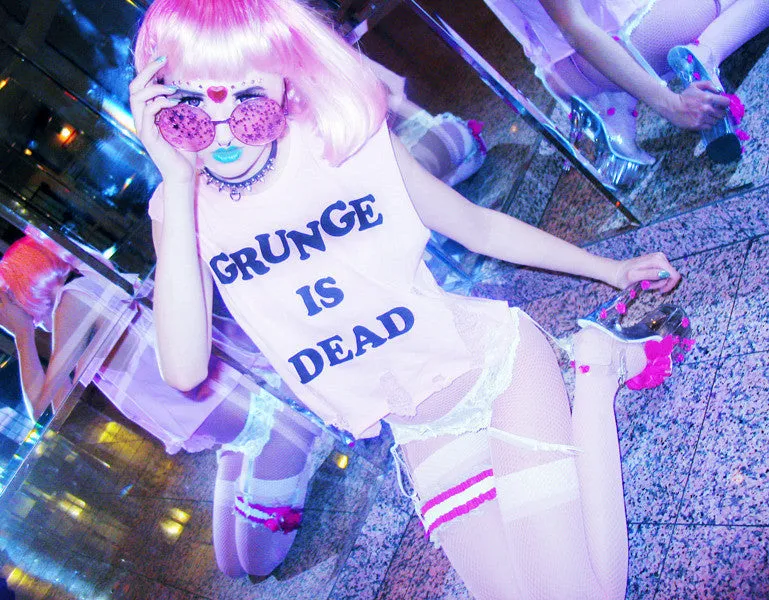 GRUNGE IS DEAD TEE